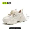 Sapatos de Verão Personalizados Sola Grossa Sapatos Femininos Versáteis Aumentadores de Altura Antiderrapantes Respiráveis Sapatos de Pai Sapatos Esportivos de Malha Femininos Atacado