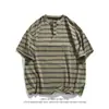 2025 Nova Camiseta Masculina de Listras de Manga Curta para o Verão Marca Tendência Solta Gola Henry Casual Solta Camiseta Tops Masculinos