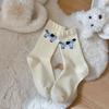 Calcetines de cachemira con diseño de cachorro para mujer, de otoño e invierno, gruesos, cálidos, estilo japonés, de lana dulce y de moda, con bonitos dibujos animados, de tubo medio.