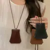 Nuevo collar llavero geométrico de cuero estilo europeo y americano con diseño único, cadena versátil para la clavícula para el día a día y cadena para suéter