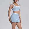 Sujetador deportivo transfronterizo de nuevo color sexy en bloques de color con un elegante diseño en la espalda, falda de tenis transpirable de cintura alta y conjunto de yoga ajustado para mujer.