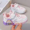 Sapatos Infantis Meninos e Meninas Estilo Novo Primavera e Outono 2026, Tênis Casuais Infantis à Prova d'Água com Desenhos, Tênis de Corrida para Bebês, Calçados Esportivos