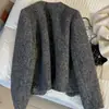 Chaqueta corta nueva, gruesa, acolchada, color gris, estilo francés, un abrigo corto chic y elegante para invierno, con forro interior cálido