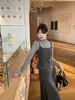 Camiseta de manga larga gris con cuello medio Camisola Conjunto de atuendo de invierno para mujer Falda de lunares Conjunto de tres piezas