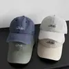Gorra de Béisbol Suave con Bordado de Letras a Cuadros Estilo Coreano Unisex Visera Solar Plana Ala Ancha Gorra Pato Adelgazante