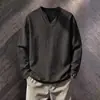 Camiseta de veludo premium alemã com decote V e mangas compridas para homens, nova tendência outono e inverno, estilo americano cleanfit, marca trendy, camiseta base