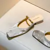 Sandálias Mule Elegantes de Bico Fechado para Mulheres, Novo Estilo Verão 2026, Sandálias Meio Chinelo Estilo Chinês de Conto de Fadas com Salto Grosso