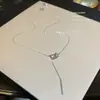 Colar Cruzado Geométrico com Franjas em Aço Titânio Alto Padrão Luxo Leve Nicho Pingente Simples Colar de Clavícula com Temperamento Doce para Mulheres