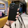 Nuevo Estilo Correa para Cuello Cruzada de Cuatro Esquinas con una Correa que Simula Silicona Líquida, Adecuada para Funda de Teléfono iPhone 16, Funda Suave 17 Pro Max, 15