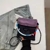 Bolsa de celular leve em tecido de nylon para mulheres, nova moda de nicho de verão 2026, bolsa de ombro crossbody versátil com blocos de cor em malha
