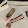 Zapatos Planos de Gamuza Retro Franceses de Punta Cuadrada Bajos con Lazo de Un Solo Paso para Commuting Otoño/Invierno 2026 Nuevas Llegadas
