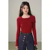 Top de punto elegante rojo con hombros descubiertos y manga larga para mujer, nueva camiseta básica ajustada de otoño