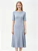 Vestido Yidi Feminino Elegante e de Corte Justo Estilo Roupa de Trabalho com Alças Finas, Comprimento Médio, Sem Mangas, Gola Redonda, com Acabamento de Alto Padrão