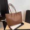 Bolso de mano texturizado de gran capacidad para mujer, nuevo bolso de hombro informal para mujer, bolso de mano portátil para el invierno, 2025