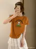 Camiseta Feminina de Algodão Canelado com Mangas Dobradas, Top de Manga Curta Acinturado, Venda Direta da Fábrica de Origem, Coleção de Verão, Fornecimento Atacadista