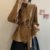 Camisa de Manga Longa Listrada com Gola Alta para Mulheres, Novo Estilo Outono, Tamanho Grande, Emagrecedora, Design de Alto Padrão, Top com Amarração na Cintura