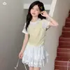 Conjunto de Verano para Niñas Dulce Nuevo Estilo 2026 para Niños Mayores, Camiseta Falsa de Dos Piezas con Adorno de Encaje, Falda Corta, Conjunto de Dos Piezas con Falda de Pastel