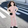 Conjunto de Manga Corta para Niña Verano 2026 Nuevo Estilo Pantalones Acampanados Infantiles Conjunto de Dos Piezas a la Moda para Niños Mayores para Salir