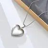 Colar de Aço Inoxidável para Casal Que Não Desbota Facilmente, Amor em Aço Titânio, Joia de Colar que Abre, Caixa Porta-Fotos de Nicho de Alta Qualidade