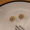 Aretes pequeños y versátiles de tuerca para mujer, simples, personalizados, modernos, elegantes, tendencia para ir al trabajo, aretes de temperamento