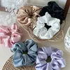 Elástico de cabelo de cetim com strass, estilo coreano, inspirado no retrô francês, scrunchie, corda de cabelo plissada, scrunchie moderno, acessório de cabelo de alta qualidade.