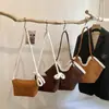 Bolso de mano afelpado retro esmerilado para mujer, nuevo estilo invierno 2025, estilo perezoso, bolso tipo cubo, bolso simple para hombro/axila