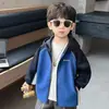 Chaqueta con capucha de bloques de color para niño, primavera y otoño, estilo coreano, moderna y elegante, adecuada para niños de varios tamaños, para comercio electrónico transfronterizo y exportación