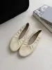 Versão em pele de carneiro ~ sapatilhas plissadas retrô feitas à mão, sapatos de bico fino com sola rasa, slip-ons versáteis de couro macio, sapatos de vovó