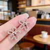 Nuevos Pendientes de Flor de Cinco Pétalos Dulces y Elegantes con Diamantes, Pendientes Florales Huecos Únicos y Elegantes con Estambres de Flor de Mariquita Incrustados de Diamantes