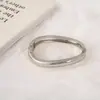 Nuevos Brazaletes y Joyería de Acero Inoxidable Metálico con Incrustaciones de Diamantes de Moda Femenina de Gama Alta Europea y Americana al por Mayor