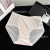 Calcinha feminina sexy de renda acetinada estilo francês de luxo leve, malha respirável, refrescante e sem suor para o verão