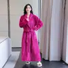 Roupão de Banho de Luxo Leve Pijama de Flanela Feminino Novo Manga Longa Hotel Salão de Beleza Tamanho Grande Camisola Aconchegante Outono e Inverno Roupão de Manhã