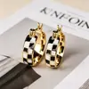Brincos Yanbai Estilo Coreano Moderno Design de Luxo Leve Tabuleiro de Xadrez Círculo Preto e Branco com Gotejamento de Óleo para Mulheres, Presilhas de Orelha Estilosas e Elegantes