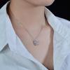 Collar de acero de titanio con microincrustaciones de circonio y trébol de cuatro hojas, colgante de amor, diseño de nicho de lujo, cadena de clavícula de verano para mujer.