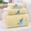Toalla de dibujos animados bordada toalla de baño traje de vellón coral al por mayor serie pequeño dinosaurio suave absorbente toalla de bebé toalla para niños