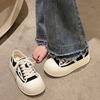 Zapatos de lona bajos para mujer, suela gruesa, pequeños, primavera 2025, nuevos, combinables, para estudiantes, zapatillas de cabeza grande, zapatos blancos para mujer