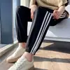 Calça Jogger de Moletom Fina Estilo Coreano Outono Calças Esportivas Listradas Calças Casuais Slim Versáteis Masculinas Esportivo Casual