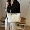 Bolso de Hombro Elegante con Cadena y Bordado Acolchado para Mujer 2026 Verano Bolso Tote Casual para el Trabajo con Bordado Acolchado