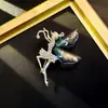 Broche de Diamante Fashionável Estilo Coreano para Mulheres, Corsage de Menina de Balé de Alta Qualidade, Pin Elegante para Casaco, Terno, Acessórios de Vestuário