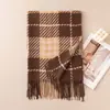 Bufanda cálida de cuadros de cachemira sintética en stock, unisex con borlas, chal a cuadros para cuello, otoño e invierno, moda japonesa y coreana