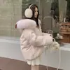 Chamarra Corta de Plumas Liang Gu con Capucha y Cuello Grande de Piel de Zorro Rosa para Mujer 2026 Invierno Estilo Coreano Suelta Acolchada Gruesa