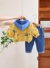 Conjunto de Roupas de Outono para Meninos Novo Estilo Coreano Jaqueta com Capuz e Zíper Infantil Moda Conjunto de Três Peças Roupas Infantis Atacado