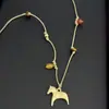 Nuevo Collar de Cuerda de Cuero de Poni Retro Nicho Simple Elegante Colgante de Gama Alta Lujo Ligero Cadena de Suéter de Moda Personalizada