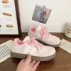 Zapatillas de entrenamiento alemanas de suela gruesa, estilo coreano, color rosa, para mujer, nuevas de otoño 2026, versátiles, blancas, deportivas casuales