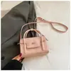 Bolsa de Ombro para Mulheres 2026 Primavera Nova Estilosa Popular Fashionável Textura Ombro Único Transversal Pequena Quadrada