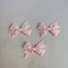 Roupas de Poliéster Ecológicas Personalizadas Acessórios de Flores Pequenas Adorno de Cabeça Ornamentos de Flores Feito à Mão DIY Feito à Máquina Laço Canelado