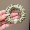 Goma para el pelo de satén perlado para mujer, coletero plisado de alta gama para recogidos bajos, accesorio para el pelo simple y elegante