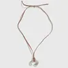 Collar de Cordón de Cuero Marrón Estilo Nuevo 2026 con Colgante Irregular Abstracto de Plata, Accesorio Único y Personalizado de Cadena Larga para Suéter