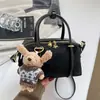 Bolso de mano de ante de nicho coreano para mujer, nuevo bolso de hombro para el día a día 2026, bolso versátil y elegante para el antebrazo