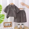 Moda Infantil Estilo Coreano Terno de Menino Manga Curta Novo Bebê Verão Ray Letra Manga Curta Macacão de Bebê Moderno